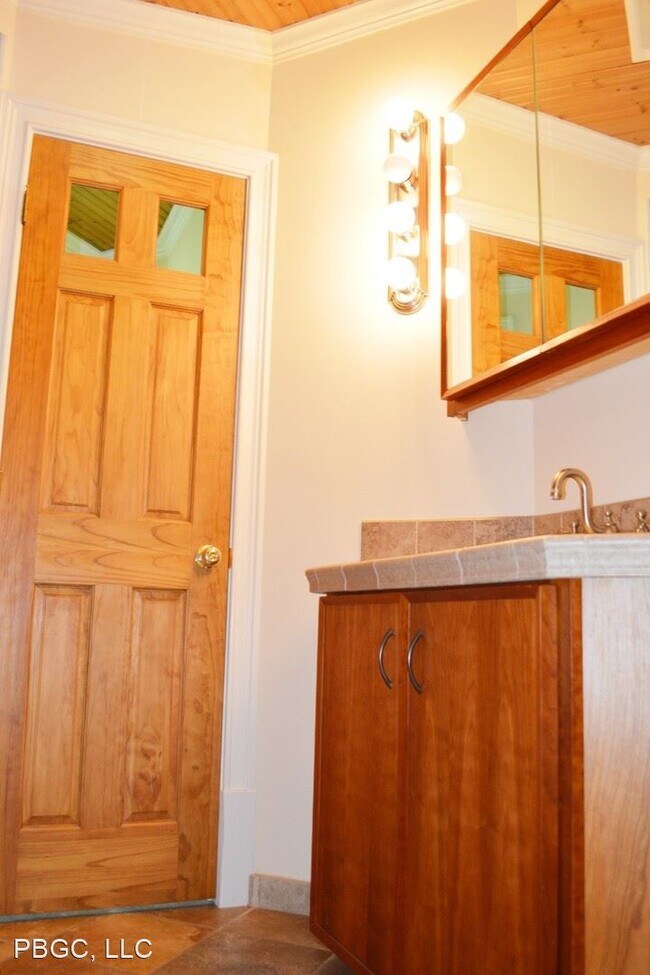 Building Photo - 2 br, 1.5 bath House - 86 Pitkin House