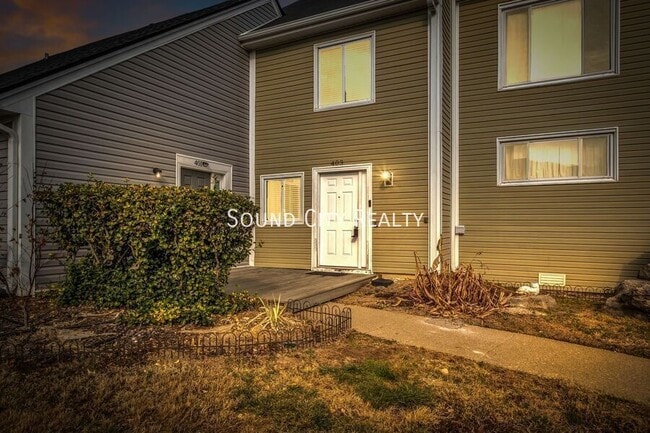 Building Photo - 403 Raintree Dr