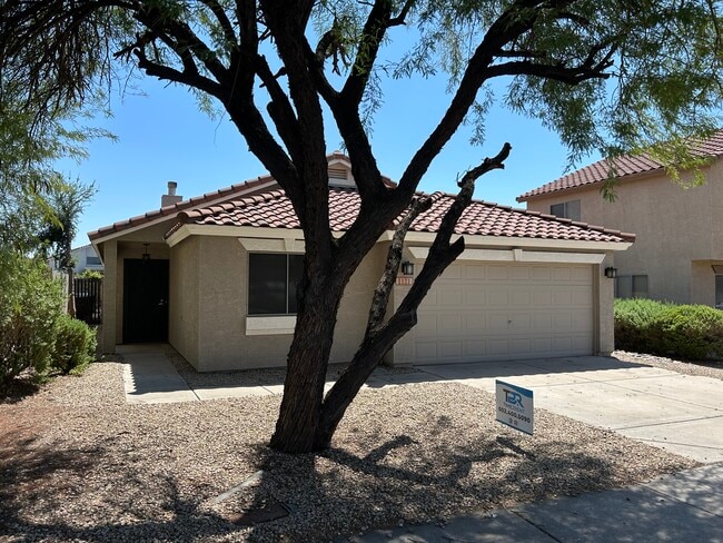 Building Photo - 1121 E Monona Dr