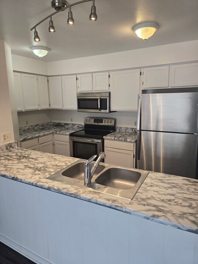 Foto del edificio - Fantastic Updated 2-Bedroom, 2-Bath Condo ...