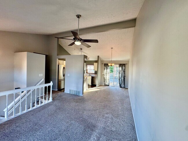 Foto del edificio - Updated 3-Bedroom Home Near Standing Bear Lake