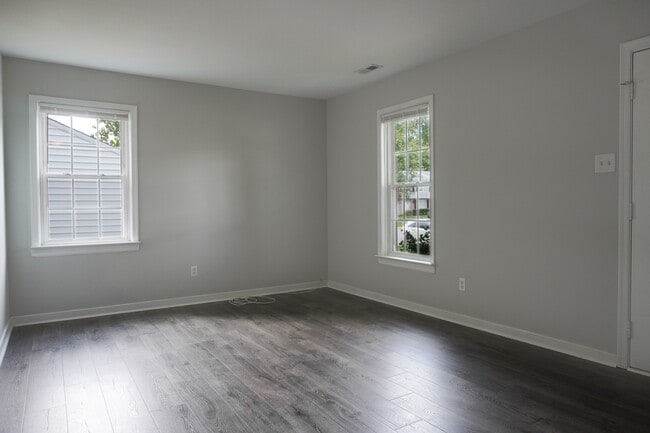 Building Photo - 8001 Clovertree Ct