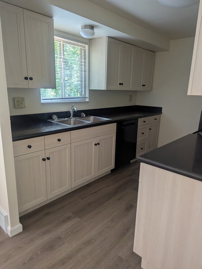 Building Photo - S K Management