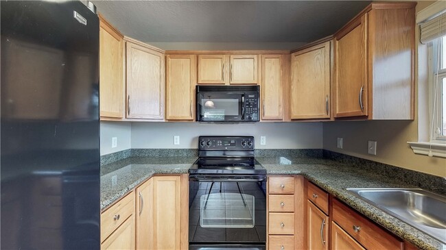 Building Photo - 4023 Southern Trace Dr