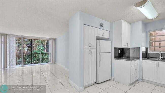 Foto del edificio - 8810 Fontainebleau Blvd