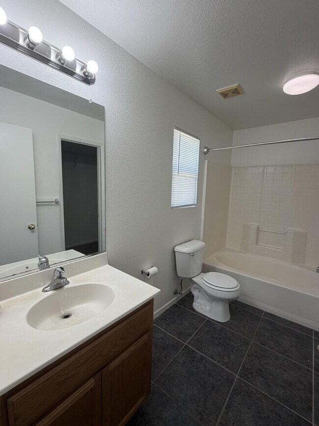 Foto del edificio - 4370 Mathias Way