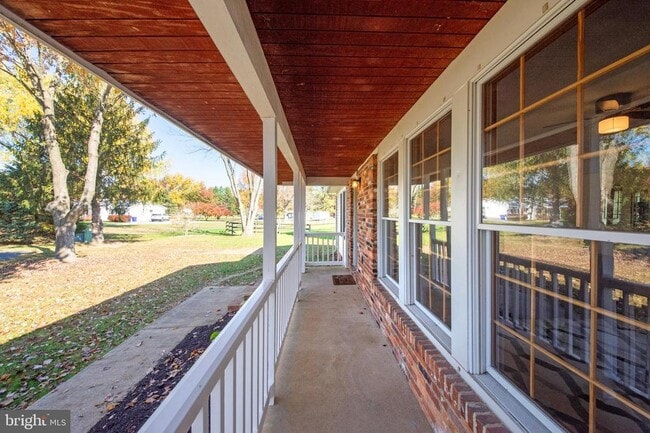 Building Photo - 105 King George Ct