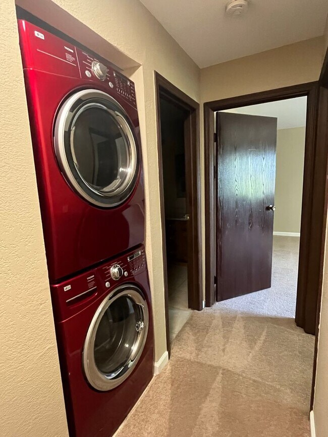 Foto del edificio - Spacious 2 Bed 1 Bath! Warm Springs District!