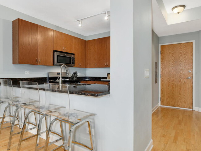 Foto del edificio - 451 W Huron St
