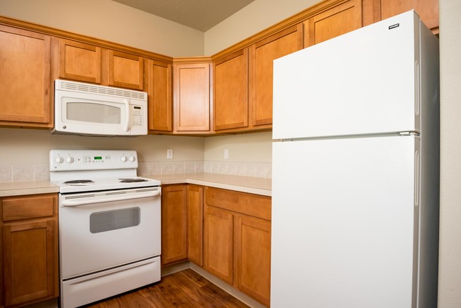 Marketplace | Townhome Kitchen - Marketplace Apartments