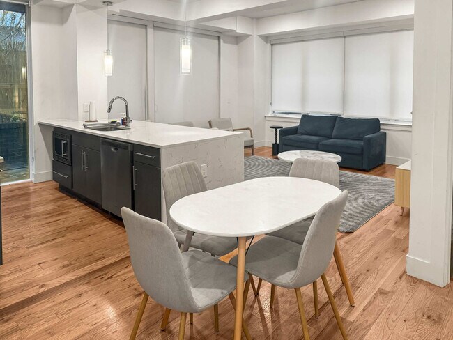 Building Photo - 236 W Thompson St