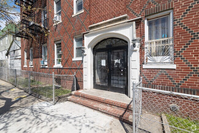 Entrance - 4115 Warren St
