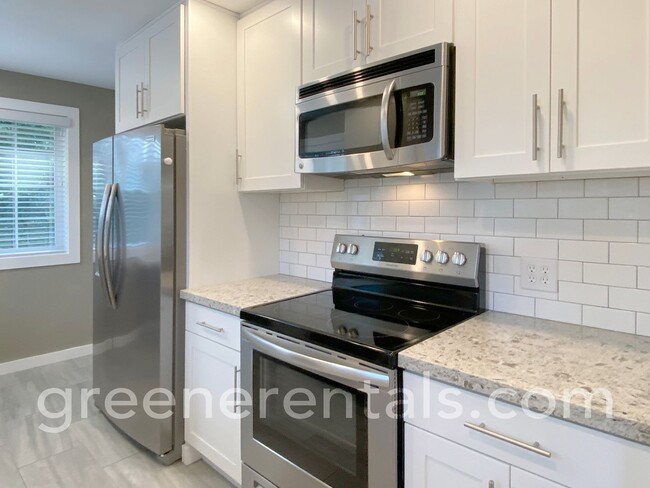 Foto del edificio - Beautifully Remodeled 2BD/1BA Duplex in Ol...