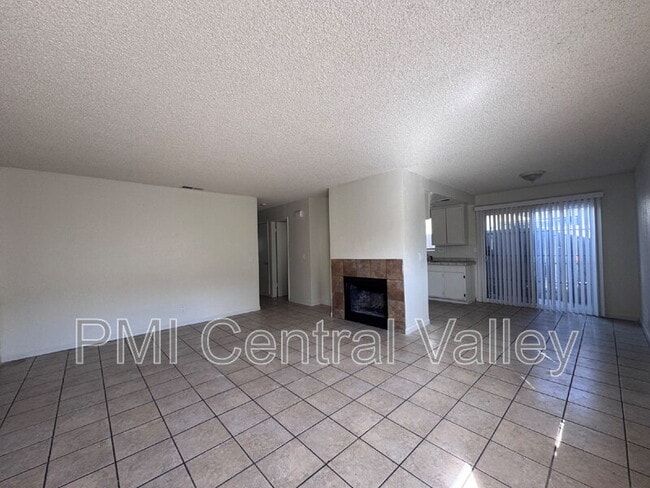 Foto del edificio - 7921 Montgomery Ave