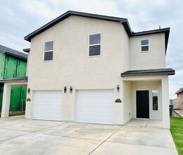 Building Photo - 2817 N Platino Dr