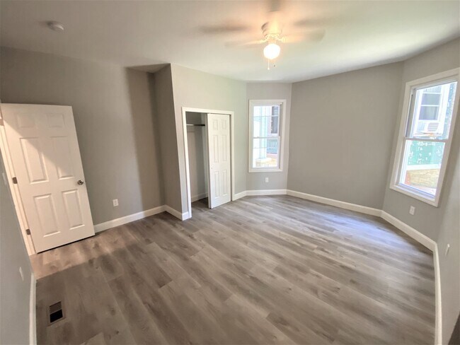 Foto del edificio - 439 E Washington Lane