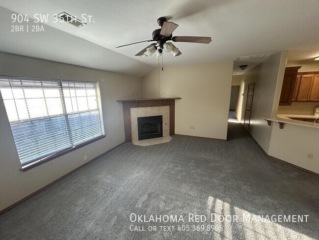 Building Photo - 904 SW 35th St