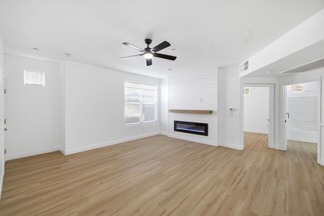 Foto del edificio - Completely Renovated 2-Bedroom 2-Bathroom Condo!
