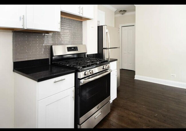 Building Photo - 0 bedroom in Chicago IL 60613