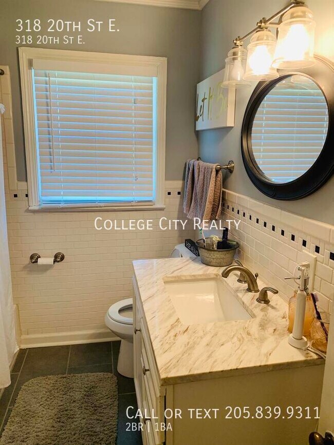 Building Photo - 318 20th E St