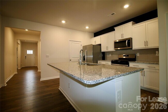 Building Photo - 1121 Secrest Cmns Dr