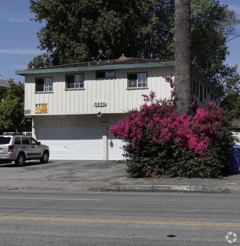 Building Photo - 4949 Coldwater Canyon Ave