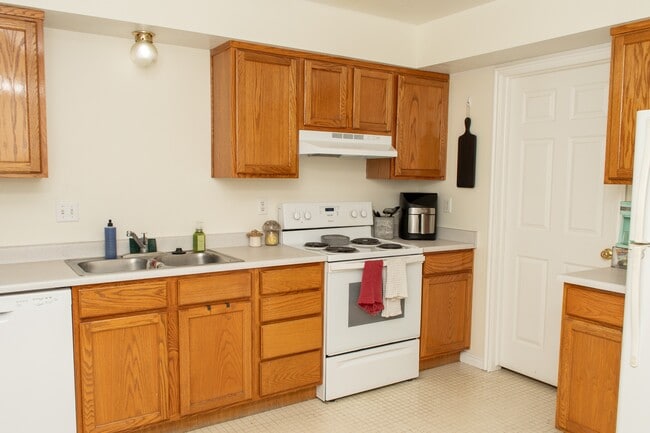 Building Photo - 137 S 400 W