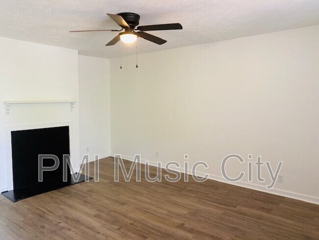 Building Photo - 206 Reeves St