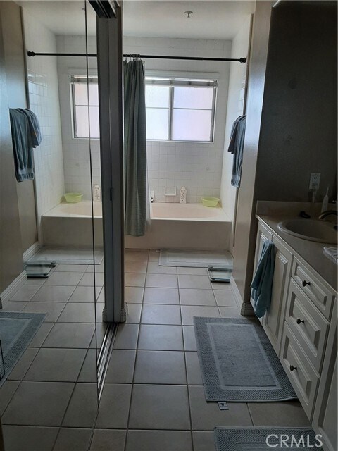 Building Photo - 300 W Summerfield Cir