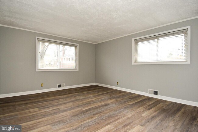 Foto del edificio - 4710 Queensbury Rd