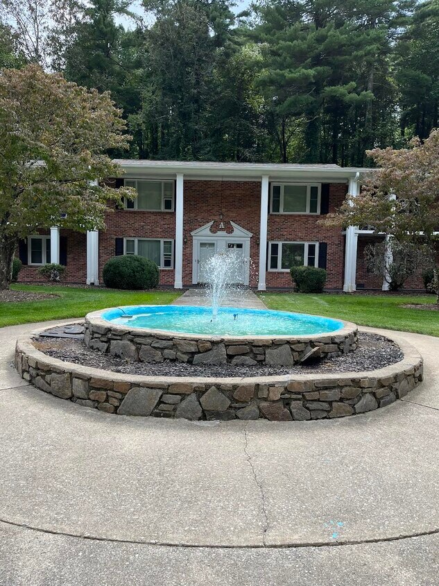 Building Photo - 102 Boyd Drive, Unit A-Flat Rock Ground fl...