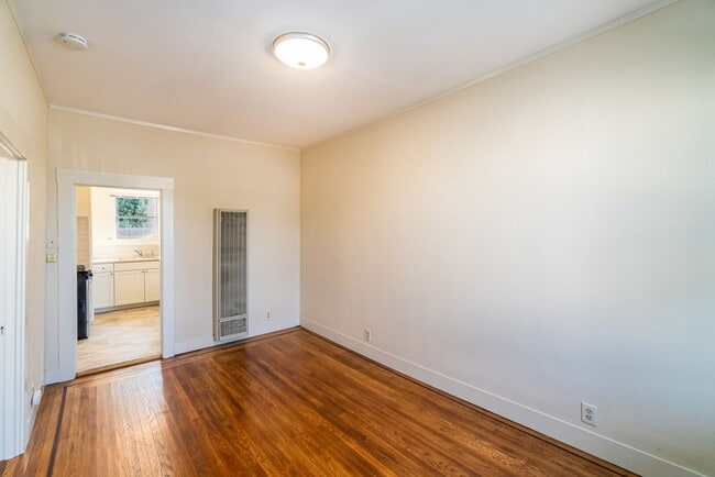 Building Photo - 2811 Encinal Ave