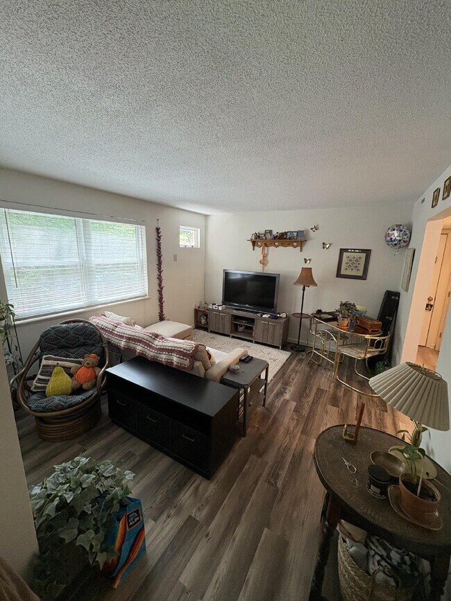 Foto del edificio - Apartment For Rent! In Unit Laundry!