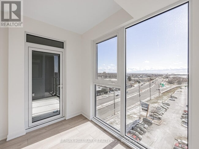 Building Photo - 1007 The Queensway