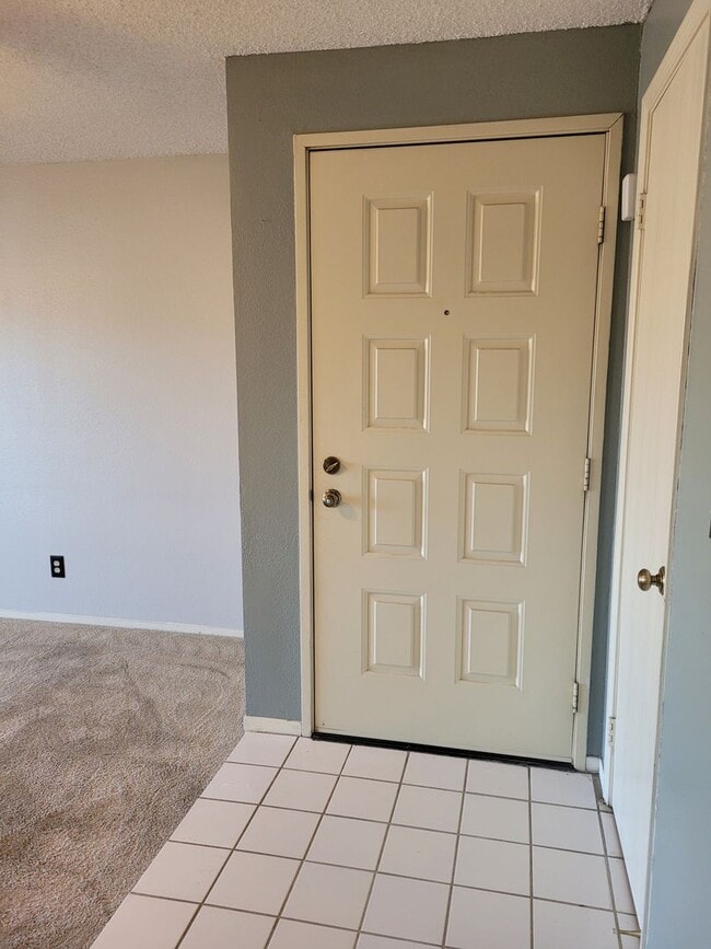 Foto del edificio - Affordable 2bed/2 bath Condo is Beautiful ...