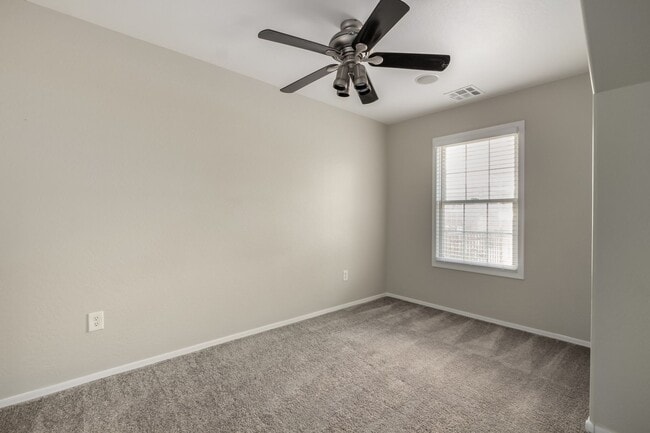 Foto del edificio - 2639 S Harmony Ave