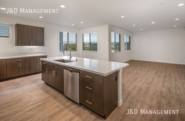 Foto del edificio - 5845 Riley St