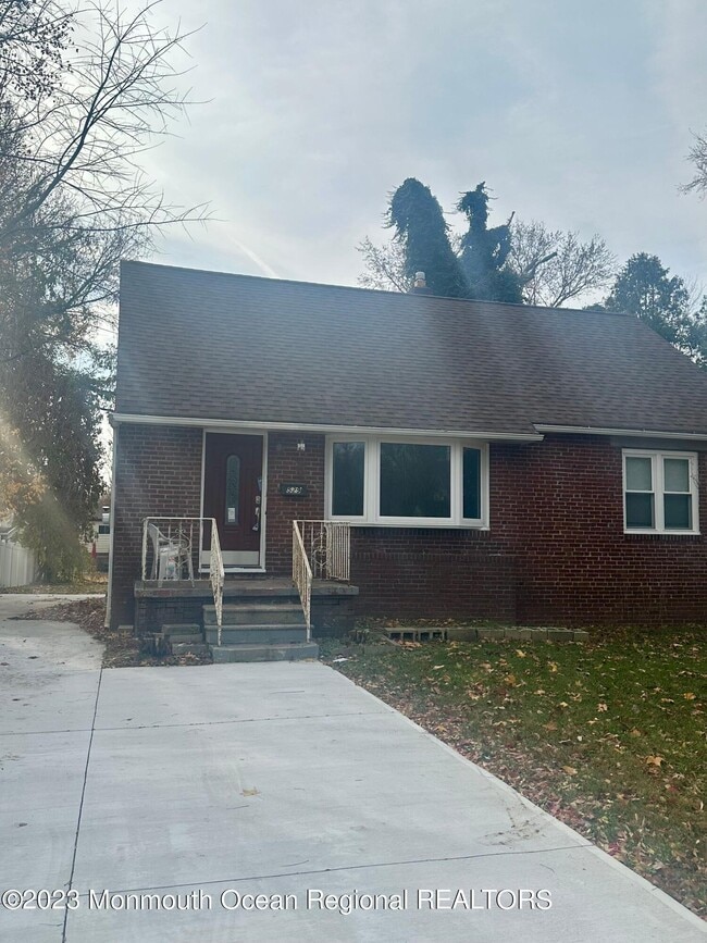 Building Photo - 529 Queen St