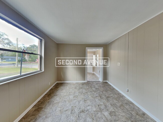 Foto del edificio - 1584 W 27th St