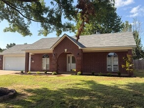 Building Photo - 1206 Opal Cir