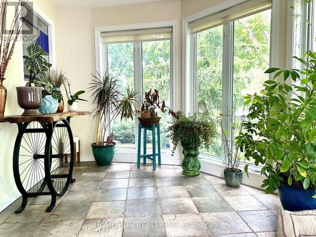 Photo du bâtiment - 881 Killeen Ave