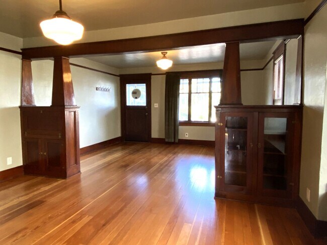 Foto del edificio - Delightful Craftsman Bungalow