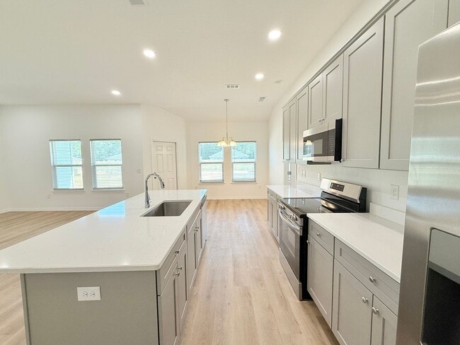 Foto del edificio - Spacious 4-Bedroom Home - New Construction