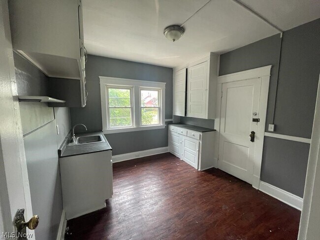 Foto del edificio - 4145 E 100th St