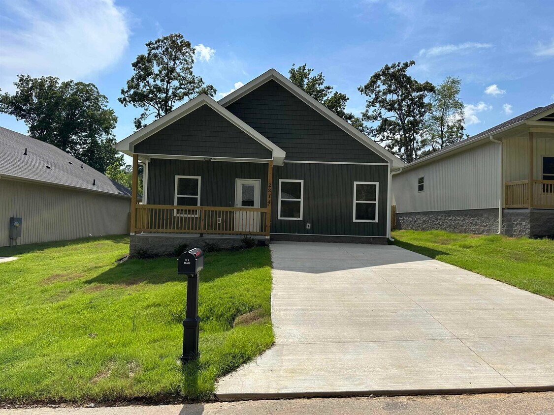 Foto principal - 2214 Nichols Rd