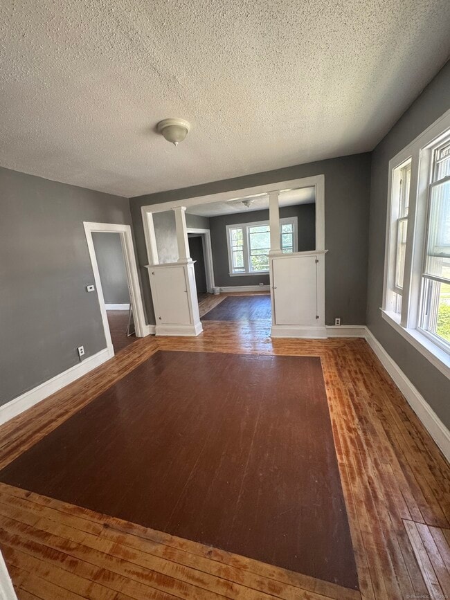 Building Photo - 494 Edgewood St