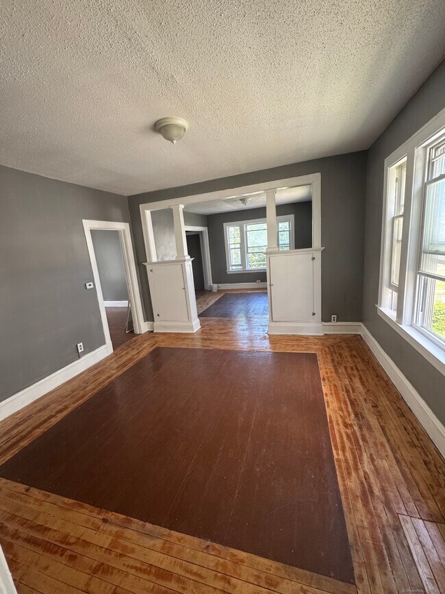 Foto del edificio - 494 Edgewood St