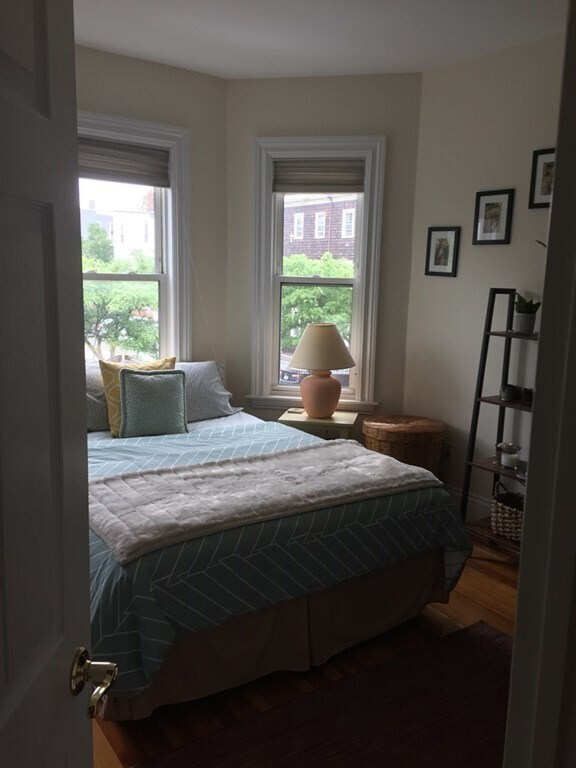 Building Photo - 795 E 5th St