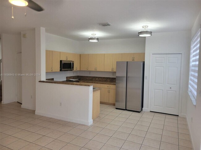 Building Photo - 7676 NW 116 Pl