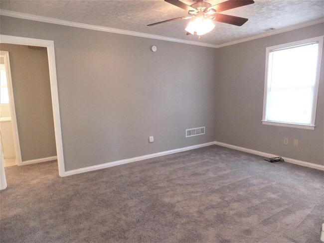 Foto del edificio - 214 Edgewood Dr